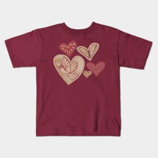 Love makes hearts take flight - magenta Kids T-Shirt